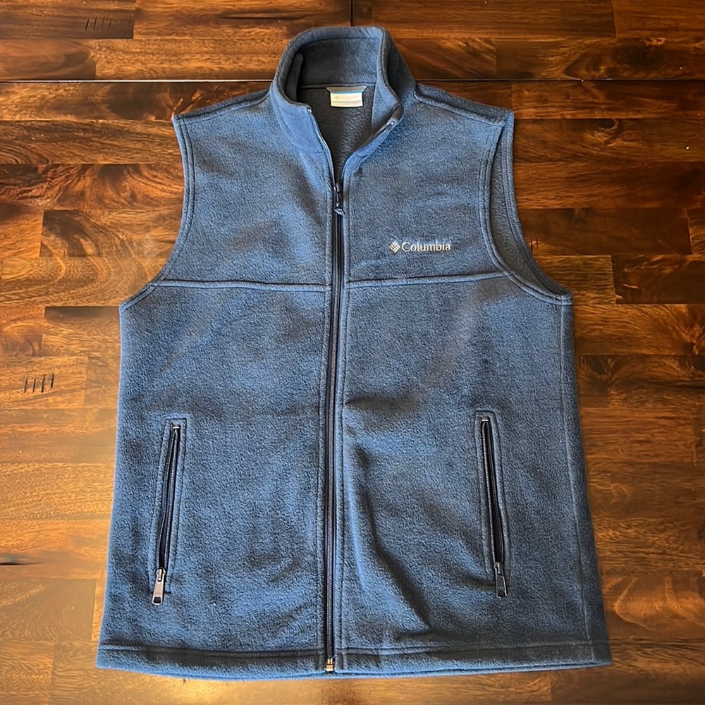 Columbia Men’s fleece vest. Size small. Blue in color.